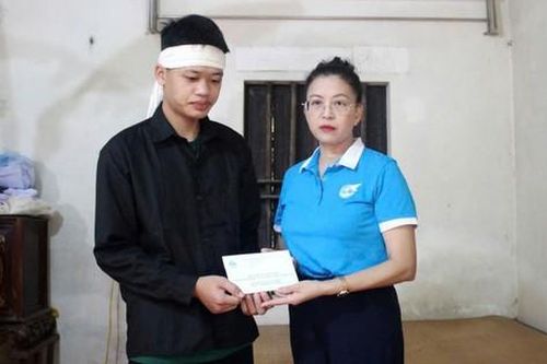 Trao học bổng Mottainai cho 5 trẻ mồ côi có hoàn cảnh khó khăn tại Phú Thọ