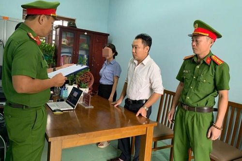 Tạm giam công chức xã làm sai quy định chứng thực