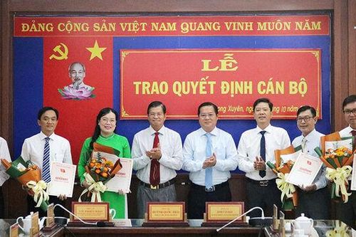 TP. Long Xuyên điều động, bổ nhiệm 12 cán bộ