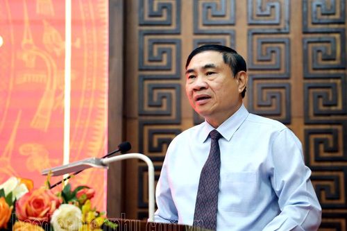 Tăng cường mối quan hệ gắn bó máu thịt giữa Đảng với dân(*)