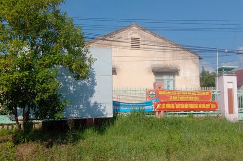 Pa nô tuyên truyền không còn nội dung