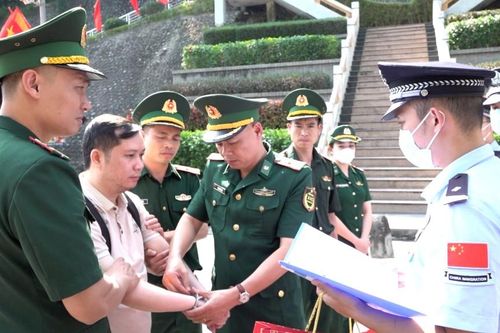 Lạng Sơn: Bắt giữ và bàn giao 1 đối tượng truy nã người Trung Quốc