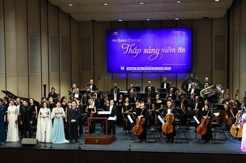 Hòa nhạc 'Thắp sáng niềm tin' chào mừng 70 năm Ngày Giải phóng Thủ đô