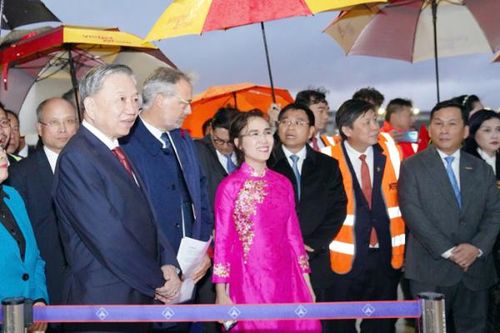 Airbus và Vietjet bàn giao máy bay mới mang hình ảnh kỷ niệm 50 năm quan hệ ngoại giao Việt Nam - Pháp