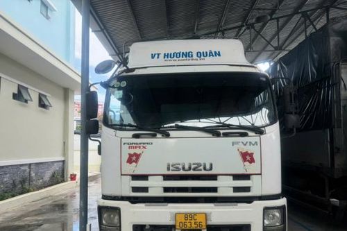 Ô tô tải chở hơn 1.500 áo giả nhãn mác thương hiệu nổi tiếng