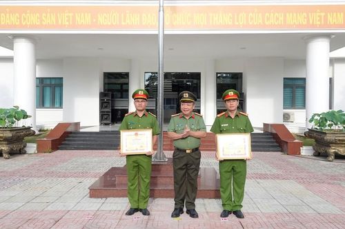 UBND tỉnh Bình Thuận khen thưởng các lực lượng triệt phá 2 đường dây đánh bạc hơn 50 tỷ đồng