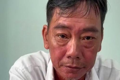 Đóng vai người bán vé số, chờ sơ hở để 'gắp mồi'