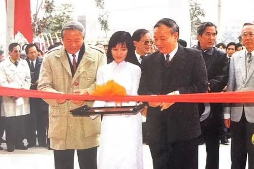 Từ truyền thanh đến Đài phát thanh và truyền hình