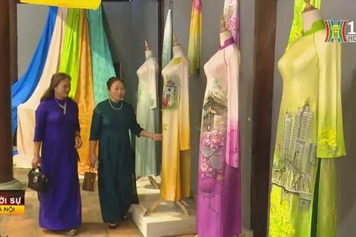 Trưng bày 'The La - Ngàn năm canh cửi'