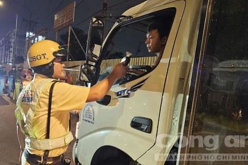 Quyết liệt lập lại trật tự an toàn giao thông tại chợ đầu mối Bình Điền