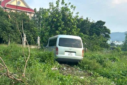 Không chấp hành hiệu lệnh dừng xe, tài xế liên tục lạng lách rồi bỏ trốn