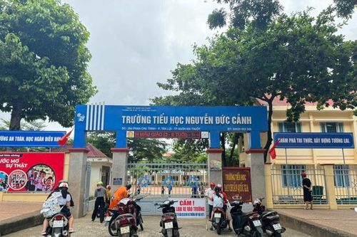 Sức khỏe những người hít phải mùi lạ trong trường học ở Đắk Lắk hiện ra sao?