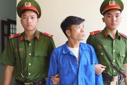 Chế tạo 'bom xăng' ném vào các trụ ATM do bị ngân hàng đòi nợ