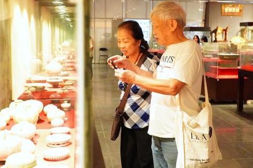 Hà Nội trưng bày hơn 500 cổ vật quý tại triển lãm 'Văn minh sông Hồng tới Hà Nội phố'