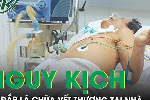 Nguy kịch sau khi tự đắp lá chữa vết thương tại nhà