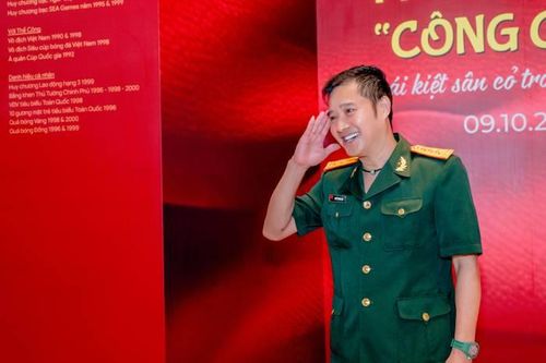 Danh thủ Hồng Sơn ra mắt hồi ký 'Hồng Sơn 'Công chúa' - Quái kiệt sân cỏ trong màu áo lính'