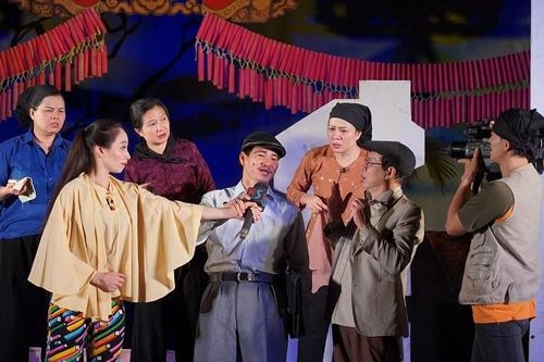 Biểu diễn 2 vở hài kịch 'Bệnh sĩ' và 'Ả cave nhà hàng Maxim'