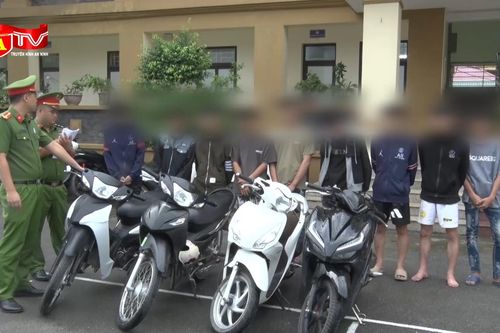 Ngăn chặn nhóm đối tượng mang hung khí 'diễu phố', tìm đánh người đi đường