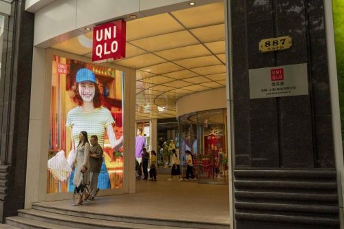 Ông chủ Uniqlo đạt doanh thu cao kỷ lục