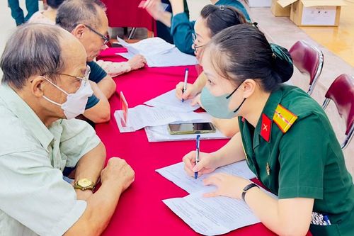 Quy định mới về tặng quà và nhiều chế độ người có công