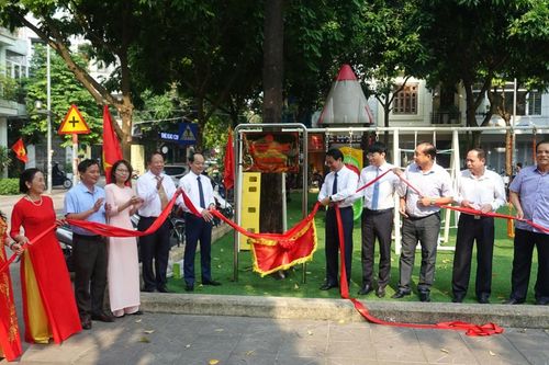 Cầu Giấy gắn biển 9 công trình 'Dân vận khéo'