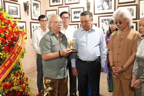 Hà Nội 70 năm qua góc nhìn của những người con bác sĩ Trần Duy Hưng
