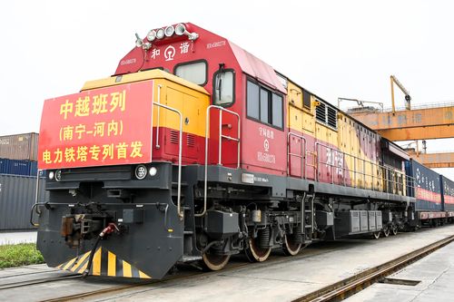 Tàu hàng liên vận Trung Quốc-Việt Nam đạt kỷ lục vận chuyển hơn 10 triệu container