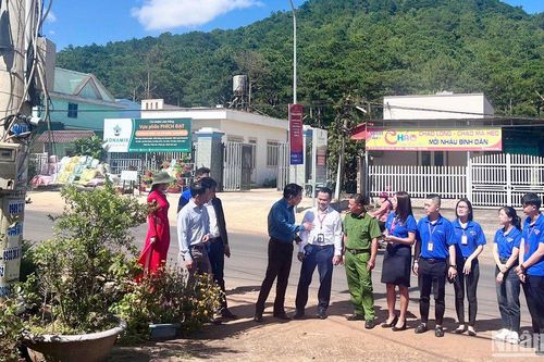 Lâm Đồng bàn giao mô hình dân vận khéo 'chuyển đổi số - vì nhân dân phục vụ'