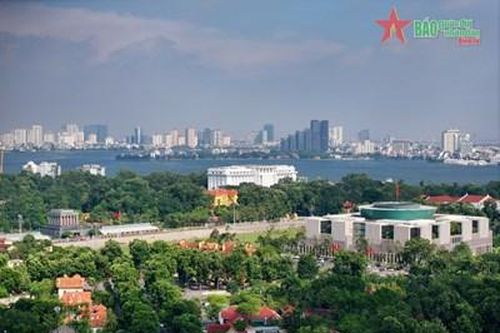 Phát huy truyền thống anh hùng, xây dựng Thủ đô Hà Nội giàu đẹp, văn minh, hiện đại