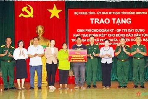 Đoàn Kinh tế - Quốc phòng 778 bàn giao kinh phí xây dựng 2 căn nhà 'Đại đoàn kết' cho đồng bào dân tộc thiểu số