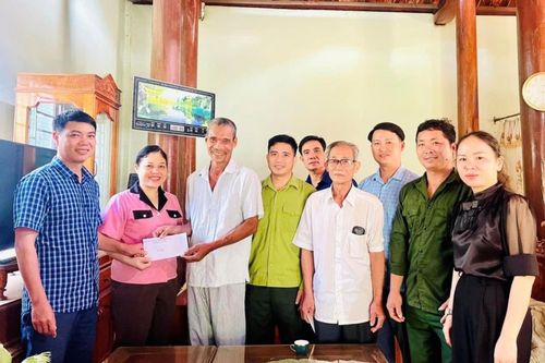 Một cụ ông hơn 60 tuổi dũng cảm cứu 3 học sinh đuối nước