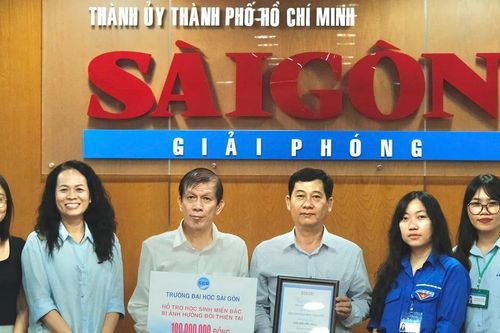 Trường Đại học Sài Gòn trao 100 triệu đồng hỗ trợ đồng bào miền Bắc bị ảnh hưởng bởi bão, lũ