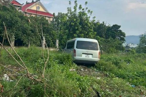 Bị CSGT Đà Nẵng tuýt còi, tài xế nhảy xuống hồ tẩu thoát