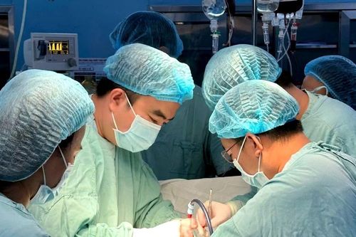 Bệnh viện Trung ương Huế phẫu thuật khẩn cấp cứu sống bệnh nhân vỡ tim