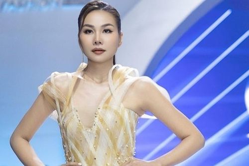 Siêu mẫu Thanh Hằng xinh đẹp, được tôn vinh tại sự kiện dành cho các nhà thiết kế trẻ