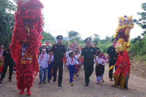 Ươm những mầm xanh hữu nghị