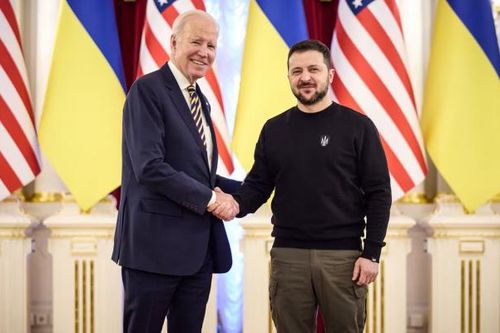 Siêu bão Milton bắt đầu đổ bộ vào nước Mỹ, hoãn hội nghị giữa Ukraine và phương Tây