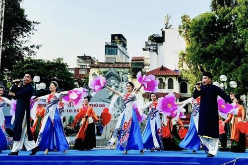 Sân khấu Thủ đô: Làm gì để thoát khỏi xu hướng an toàn, hoài cổ?
