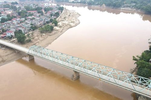 Cận cảnh 5 cây cầu bắc qua sông Hồng tại thành phố Yên Bái