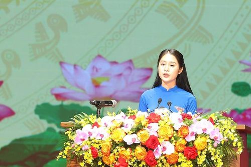 Chân dung nữ sinh viên trường Đại học Luật Hà Nội phát biểu tại Lễ kỷ niệm 70 năm Ngày Giải phóng Thủ đô