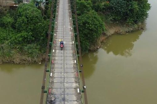 Cầu treo gần 30 năm tuổi xuống cấp, cấm ô tô lưu thông
