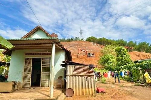 Cận cảnh khu vực ở Quảng Ngãi được huyện chi 17 tỉ chống sạt lở cho… 5 hộ dân?