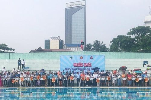 Khai mạc giải bơi truyền thống trung cao tuổi toàn quốc năm 2024