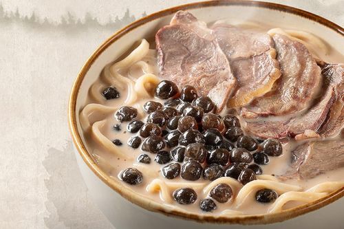 Mì trà sữa trân châu bắp bò độc lạ của nhà hàng Việt lên báo nước ngoài