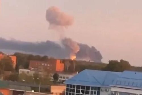 Ukraine tuyên bố tấn công căn cứ có hơn 50 máy bay quân sự, trực thăng của Nga