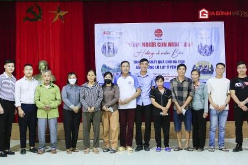 Gia đình Việt Nam phối hợp Đoàn thiện nguyện Nghi Xuân – Hà Tĩnh trao hơn 110 triệu đồng cho người dân vùng lũ Yên Bái