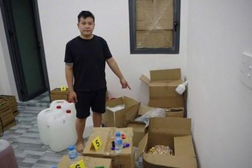 Nhóm đối tượng thuê nhà sản xuất số lượng lớn dầu gió giả
