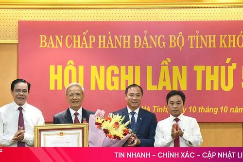 Nguyên Phó Bí thư Thường trực Tỉnh ủy Hà Tĩnh được tặng thưởng Huân chương Lao động hạng Nhất