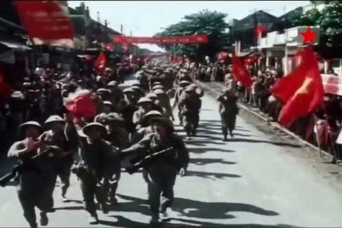 Khoảnh khắc hào hùng khi đoàn quân tiếp quản Thủ đô Hà Nội 10/10/1954