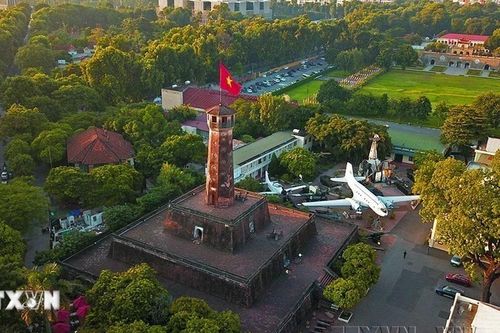 Cột cờ Hà Nội - biểu tượng lịch sử của Thủ đô anh hùng